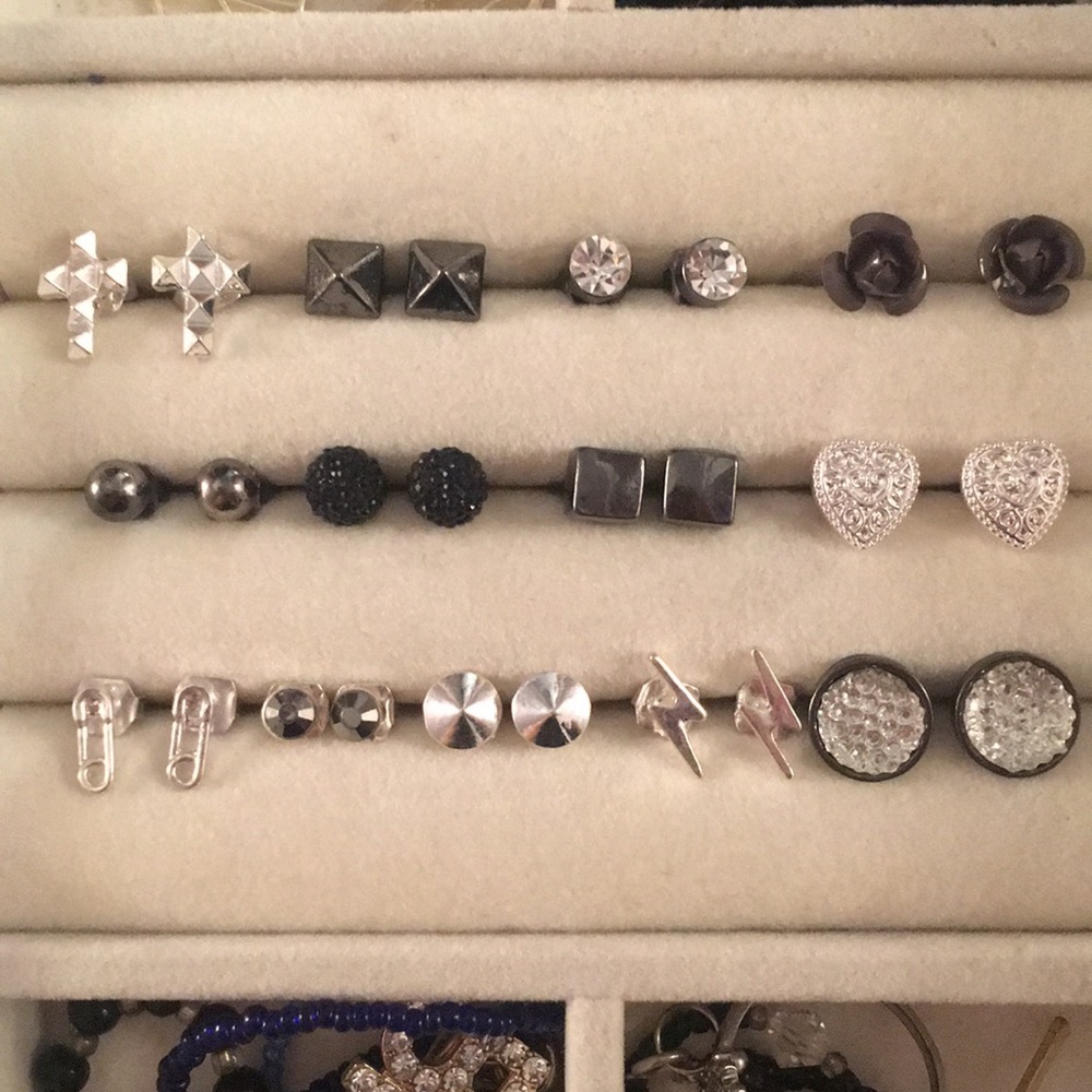 NWOT 13 Pairs Claire’s Earrings